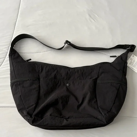 Lululemon slouchy sling bag LARGE 13L NWT - Picture 4 of 6